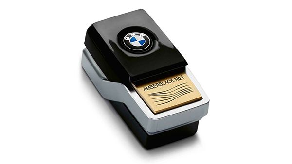 Aromatizues për Veturë BMW Ambient Air për ndarjen e dorezës (glove box), kompatibil me serinë G – Amberblack Suite No. 1
